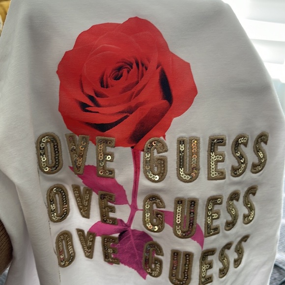 Brand new guess flower top in size small - Picture 3 of 3